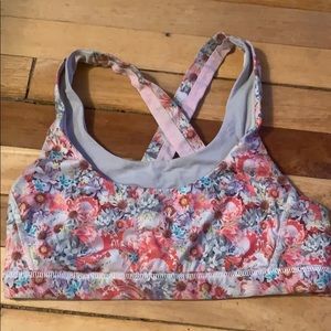 Lululemon sports bra